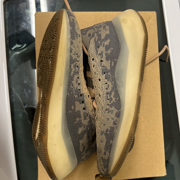 Yeezy Boost 380 - Picture 4 of 4